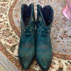 Womens cowgirl boots size 6.5